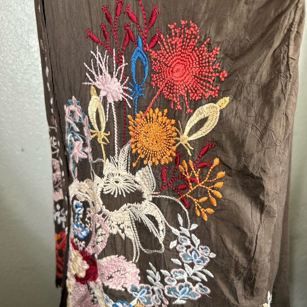 Johnny Was Audrey Oversized Cowgirl Button Up in Dusty Mocha Japanese Rayon NWT - Picture 9 of 13